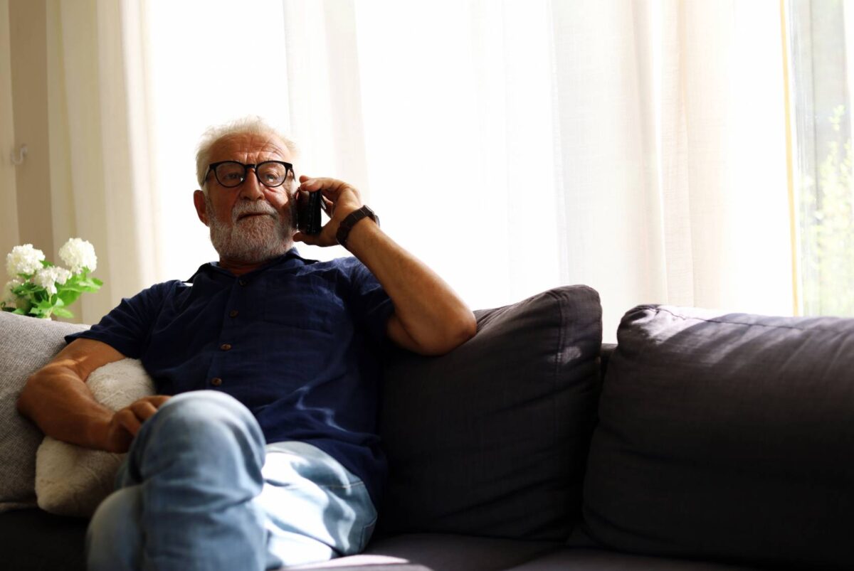 senior domicile sécurité téléphone téléassistance